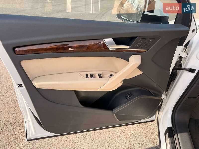 Позашляховик / Кросовер Audi Q5 2017 в Львові