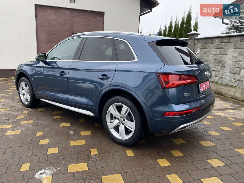 Позашляховик / Кросовер Audi Q5 2017 в Рівному