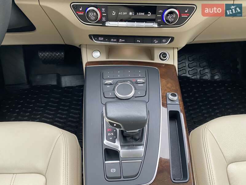 Позашляховик / Кросовер Audi Q5 2017 в Рівному