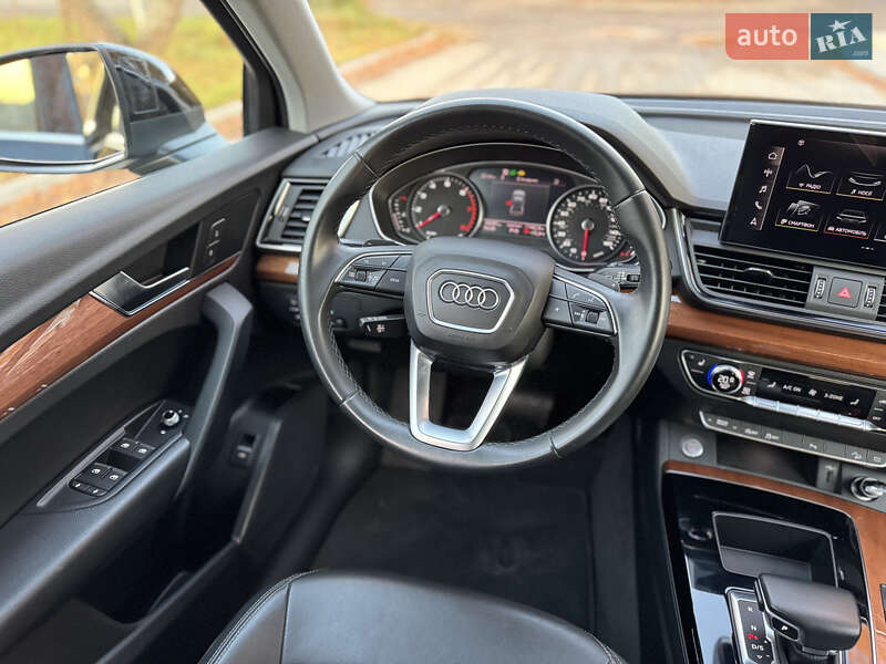 Внедорожник / Кроссовер Audi Q5 2020 в Новояворовске