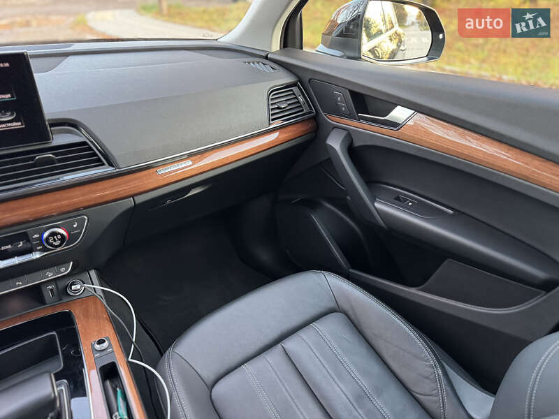 Внедорожник / Кроссовер Audi Q5 2020 в Новояворовске