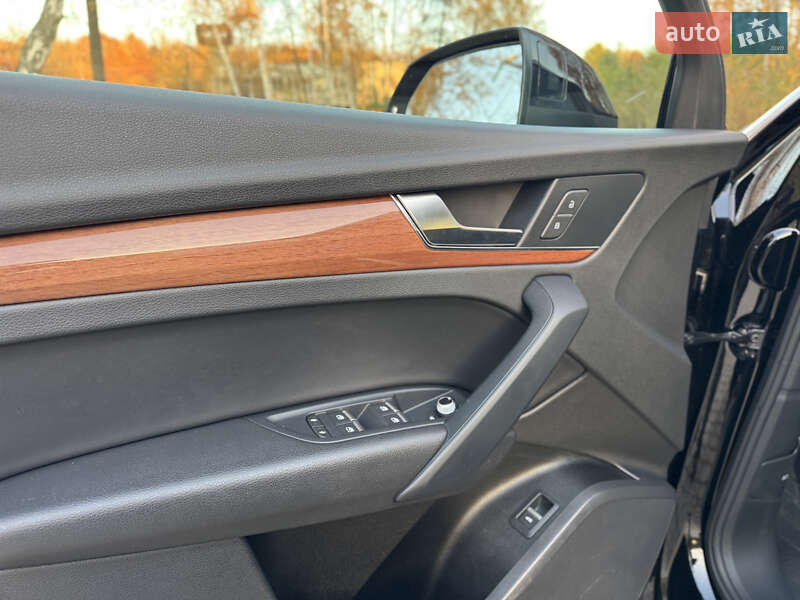 Внедорожник / Кроссовер Audi Q5 2020 в Новояворовске