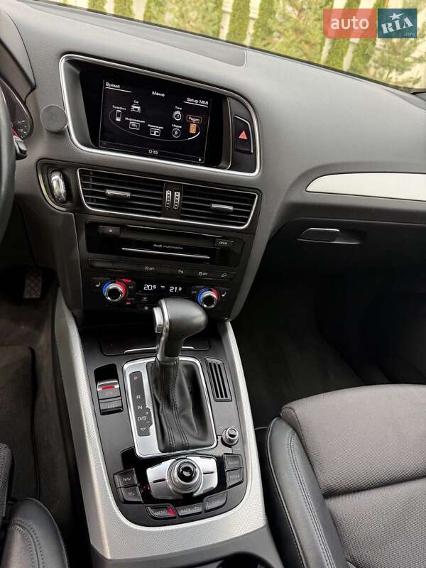 Позашляховик / Кросовер Audi Q5 2015 в Золочеві