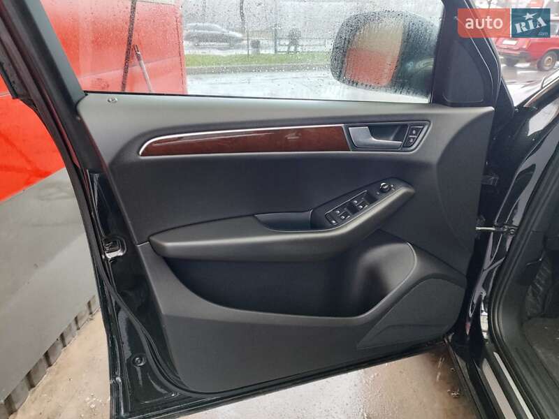 Позашляховик / Кросовер Audi Q5 2011 в Чернігові