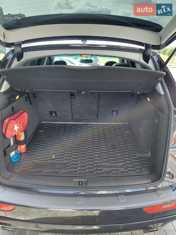 Позашляховик / Кросовер Audi Q5 2017 в Вараші