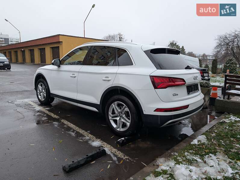 Позашляховик / Кросовер Audi Q5 2017 в Луцьку
