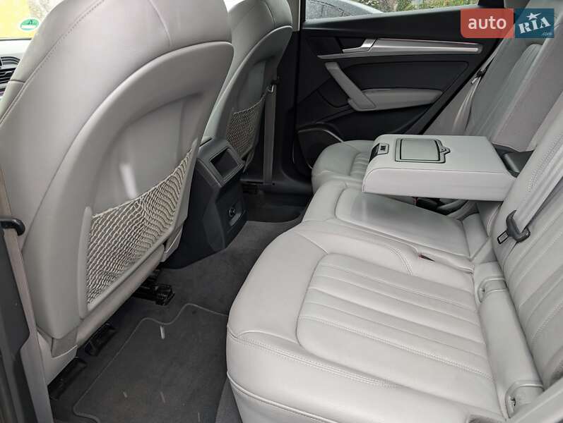 Позашляховик / Кросовер Audi Q5 2017 в Луцьку