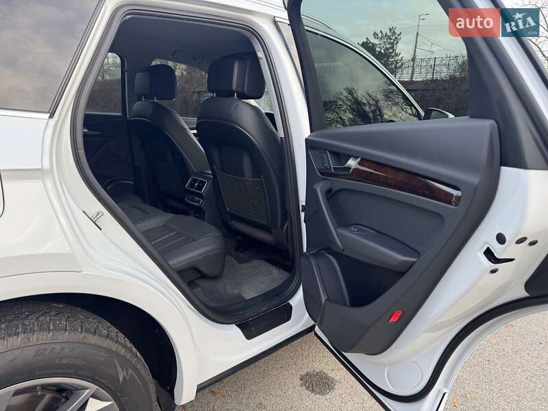 Позашляховик / Кросовер Audi Q5 2019 в Дніпрі