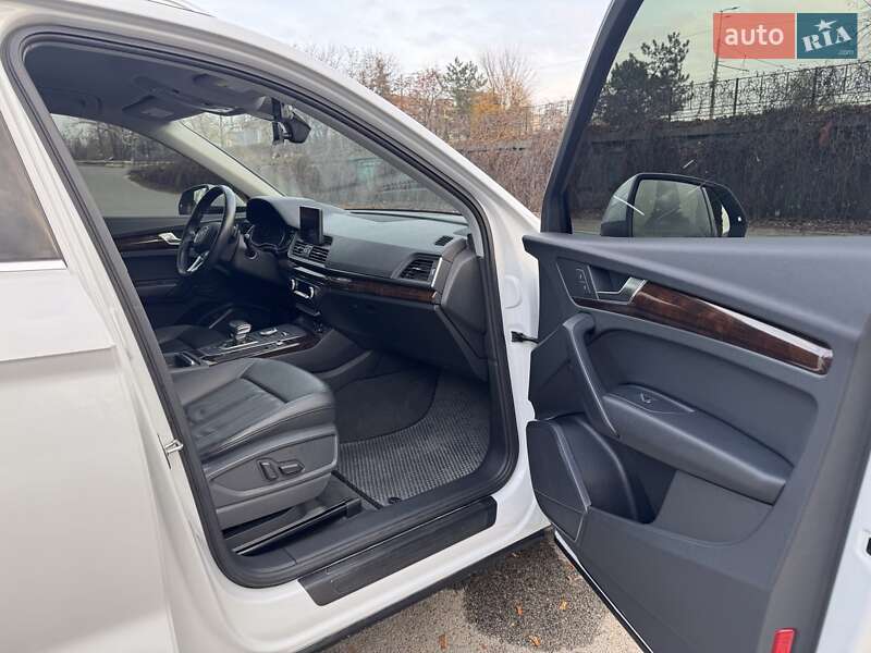 Позашляховик / Кросовер Audi Q5 2019 в Дніпрі