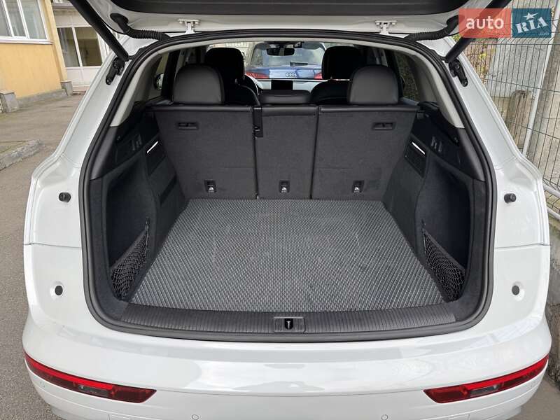 Позашляховик / Кросовер Audi Q5 2019 в Дніпрі