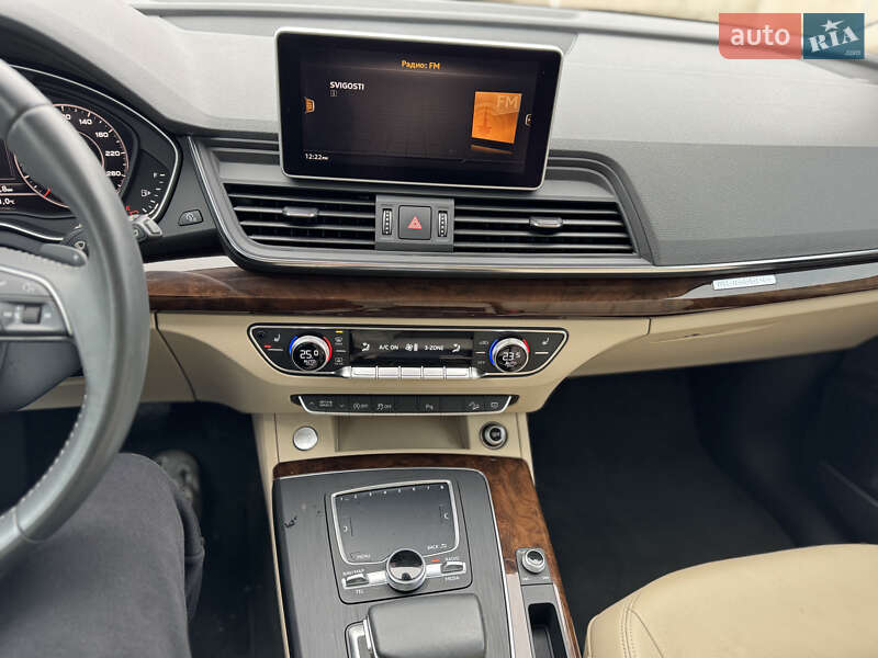 Внедорожник / Кроссовер Audi Q5 2017 в Стрые