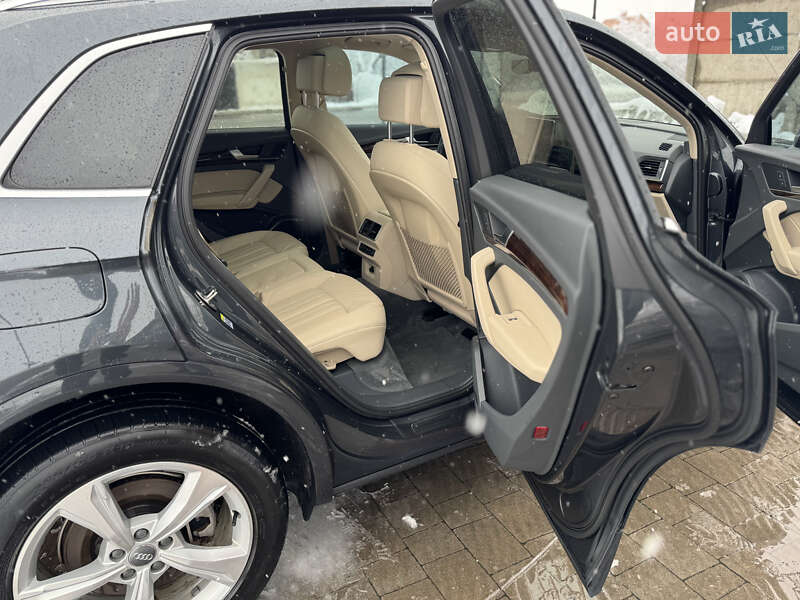 Внедорожник / Кроссовер Audi Q5 2017 в Стрые