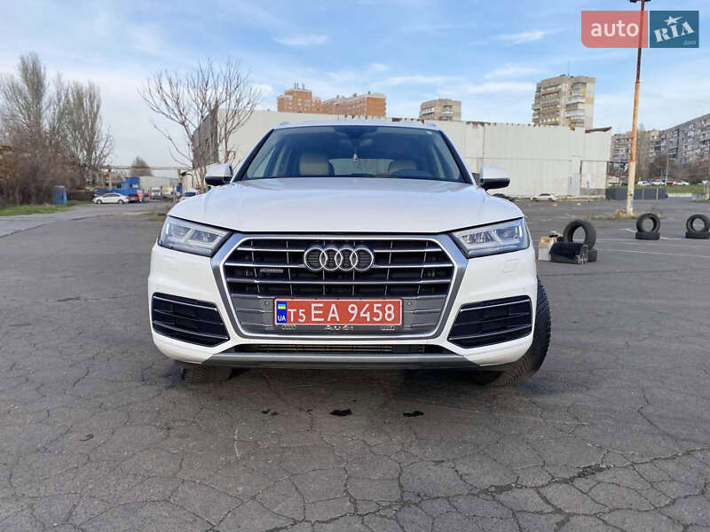 Внедорожник / Кроссовер Audi Q5 2017 в Одессе