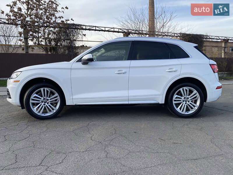 Внедорожник / Кроссовер Audi Q5 2017 в Одессе