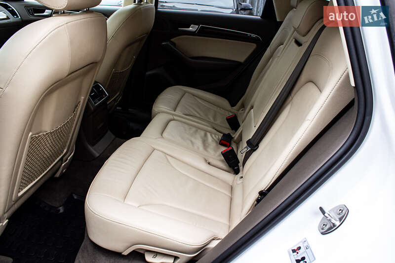 Позашляховик / Кросовер Audi Q5 2016 в Львові