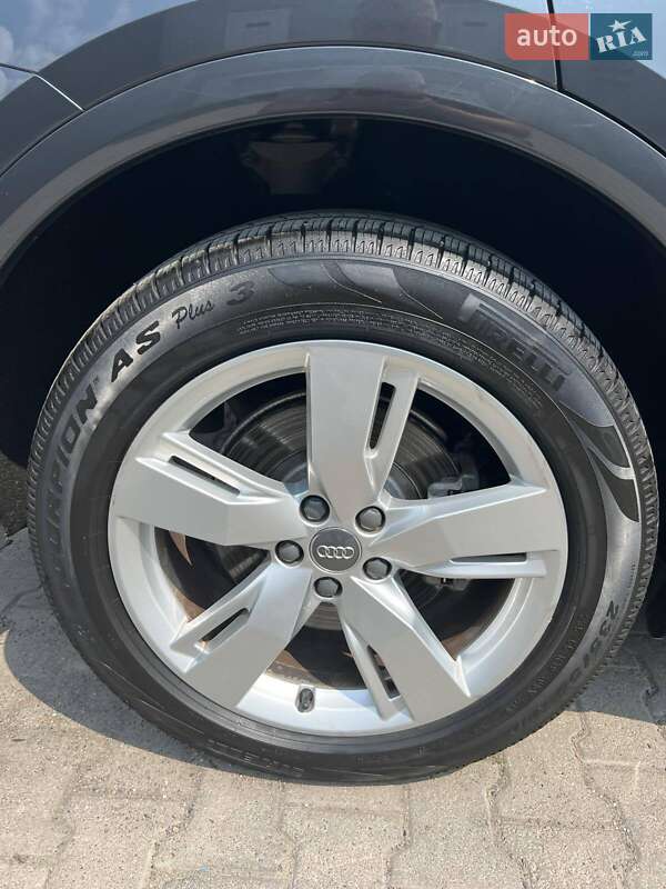 Позашляховик / Кросовер Audi Q5 2018 в Сокалі