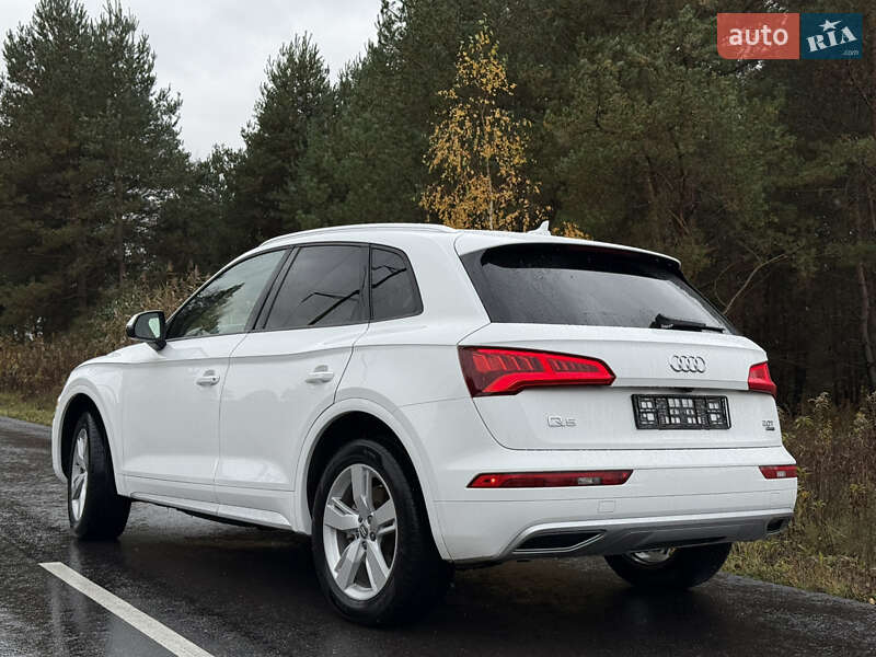 Позашляховик / Кросовер Audi Q5 2018 в Новояворівську