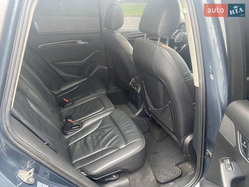 Внедорожник / Кроссовер Audi Q5 2011 в Житомире