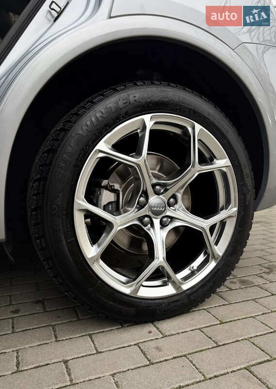 Внедорожник / Кроссовер Audi Q5 2018 в Киеве