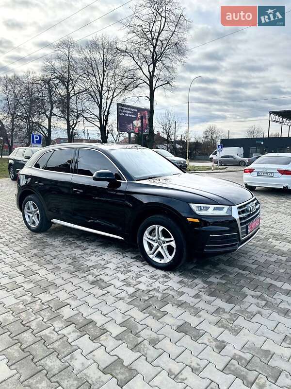Позашляховик / Кросовер Audi Q5 2018 в Ужгороді