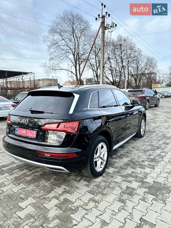 Позашляховик / Кросовер Audi Q5 2018 в Ужгороді