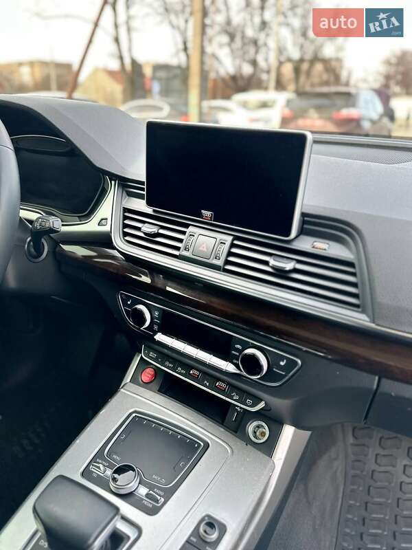 Позашляховик / Кросовер Audi Q5 2018 в Ужгороді