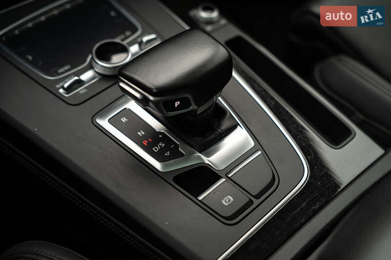 Внедорожник / Кроссовер Audi Q5 2018 в Черновцах