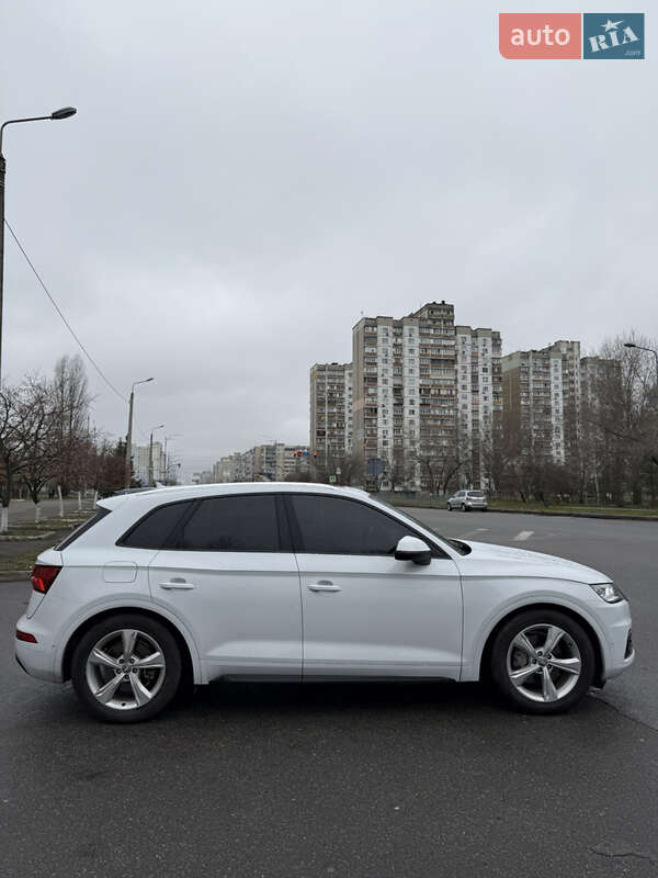 Внедорожник / Кроссовер Audi Q5 2020 в Киеве