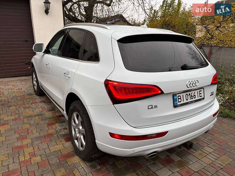 Внедорожник / Кроссовер Audi Q5 2015 в Карловке