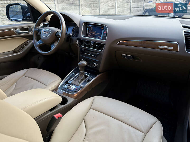 Внедорожник / Кроссовер Audi Q5 2016 в Ужгороде