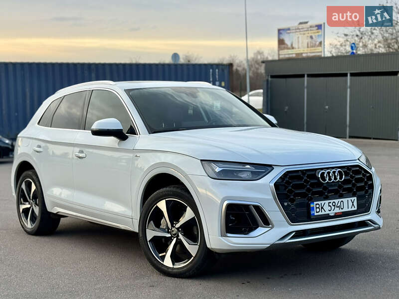 Внедорожник / Кроссовер Audi Q5 2023 в Ровно