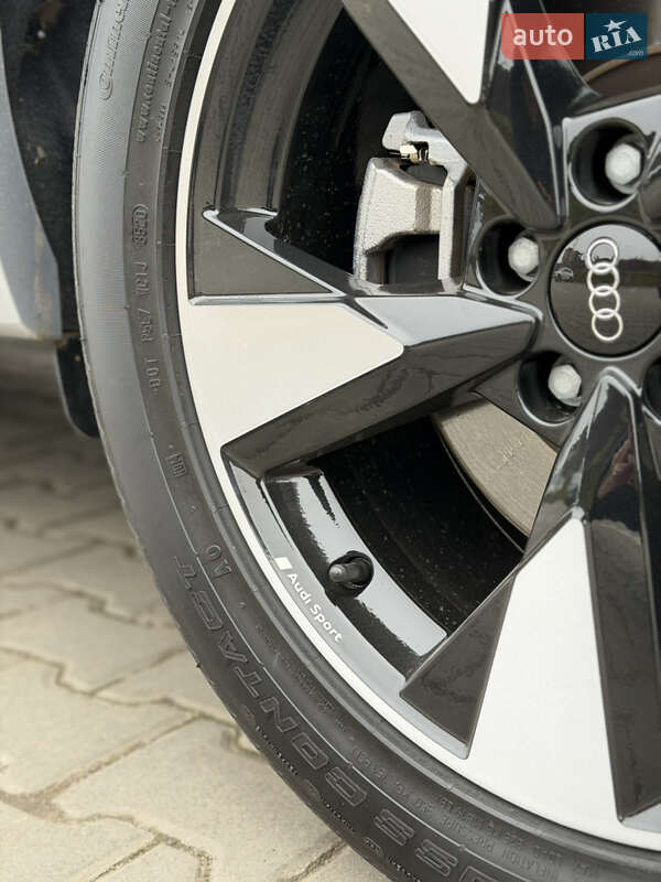 Внедорожник / Кроссовер Audi Q5 2022 в Тернополе