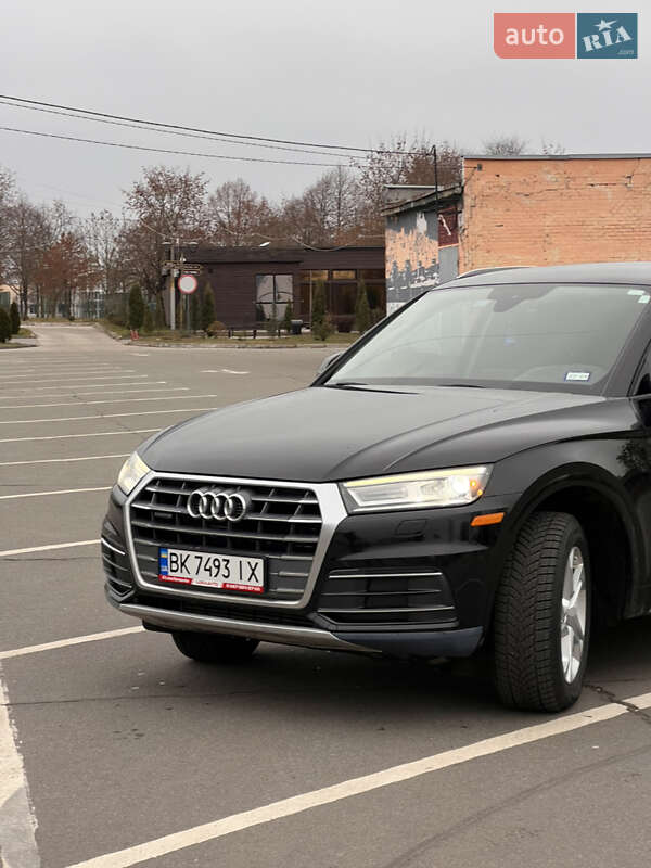 Внедорожник / Кроссовер Audi Q5 2017 в Остроге