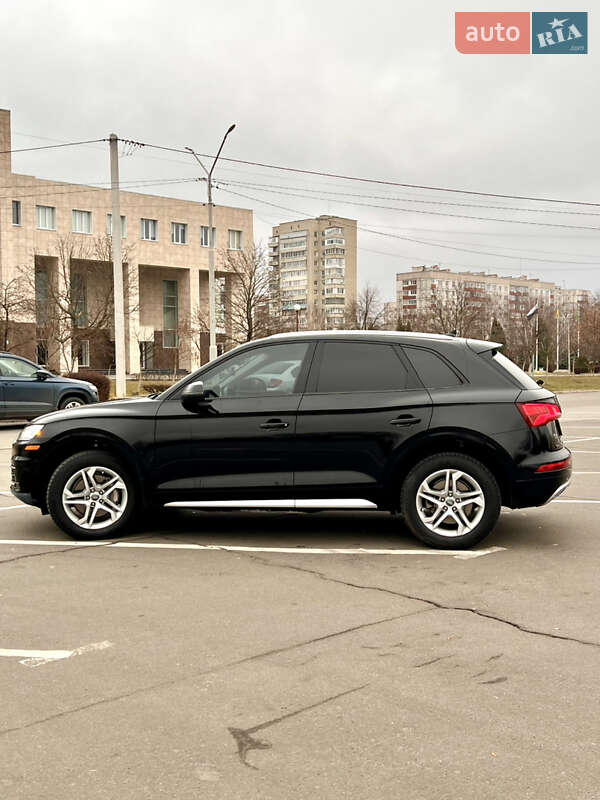 Внедорожник / Кроссовер Audi Q5 2017 в Остроге