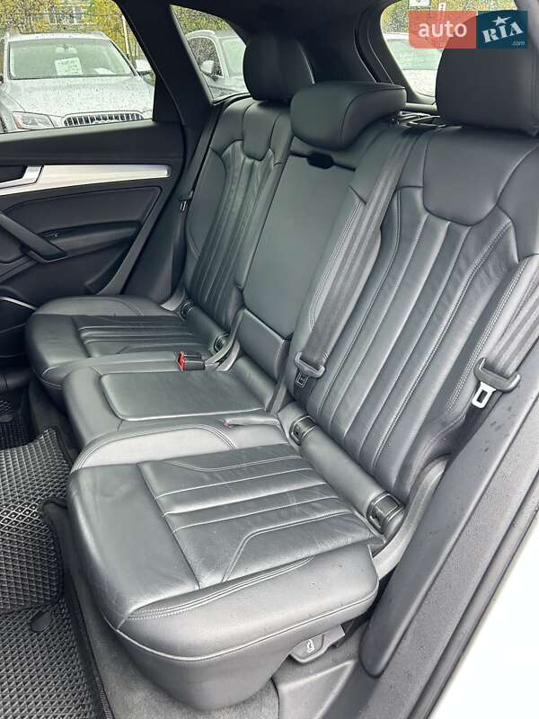 Внедорожник / Кроссовер Audi Q5 2017 в Сумах