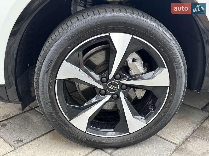 Внедорожник / Кроссовер Audi Q5 2022 в Киеве