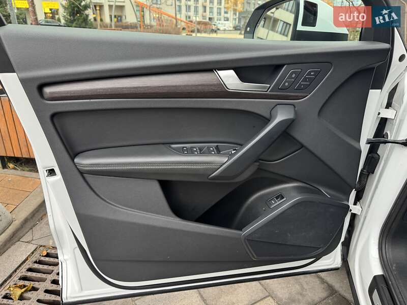 Внедорожник / Кроссовер Audi Q5 2022 в Киеве