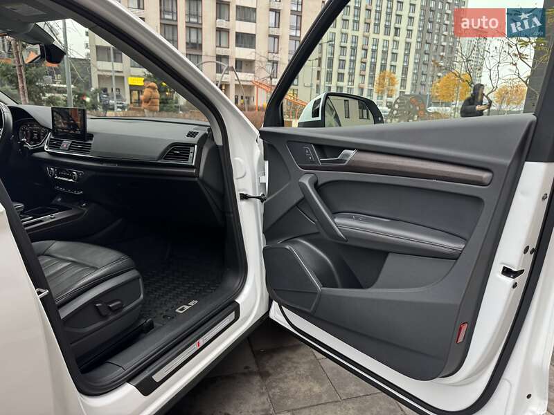 Внедорожник / Кроссовер Audi Q5 2022 в Киеве