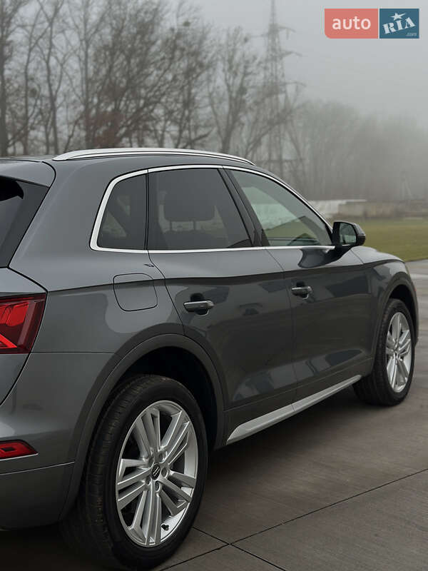 Внедорожник / Кроссовер Audi Q5 2017 в Луцке