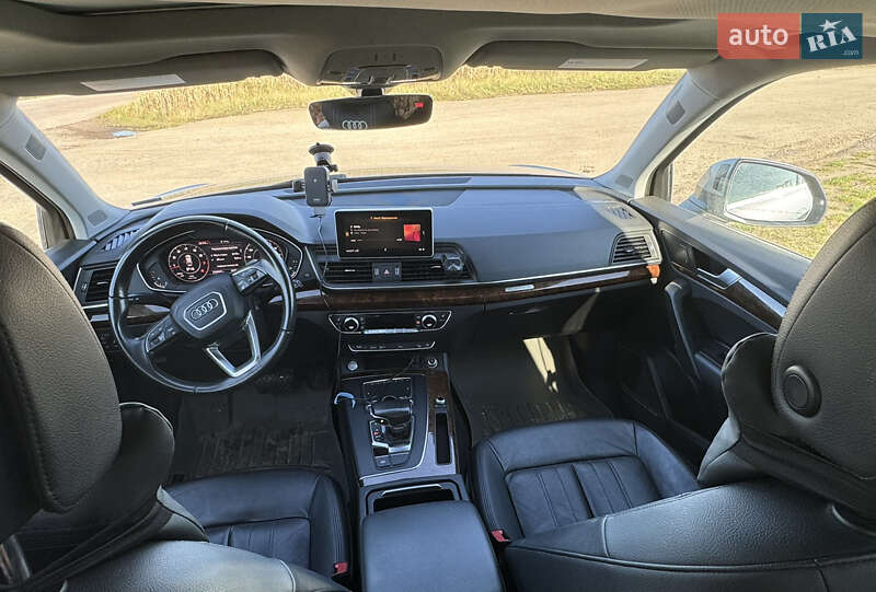 Внедорожник / Кроссовер Audi Q5 2017 в Новояворовске