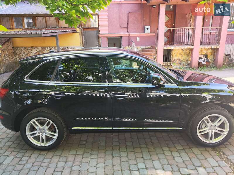 Внедорожник / Кроссовер Audi Q5 2015 в Ужгороде