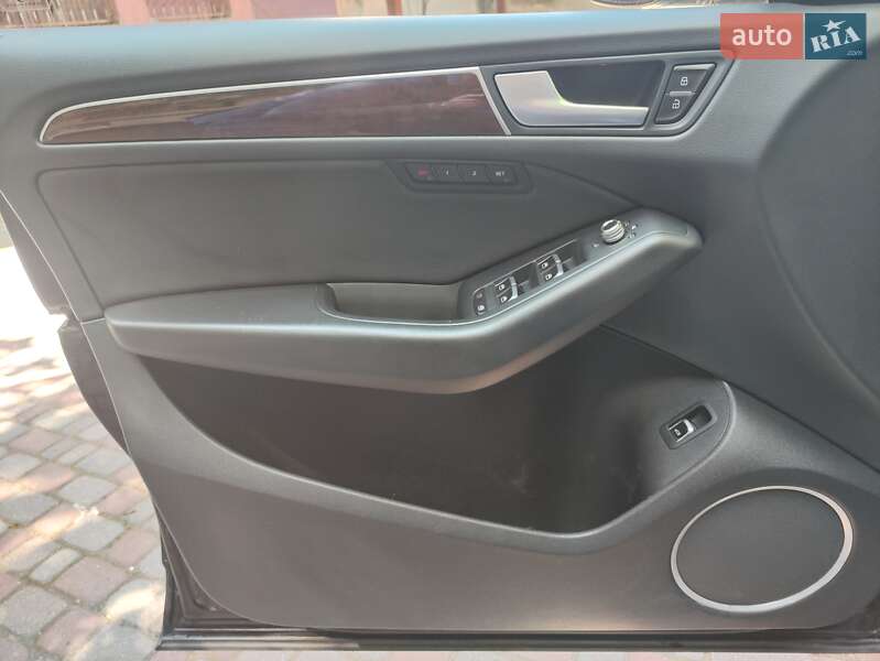 Внедорожник / Кроссовер Audi Q5 2015 в Ужгороде