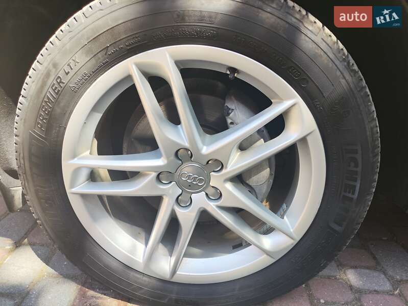 Внедорожник / Кроссовер Audi Q5 2015 в Ужгороде