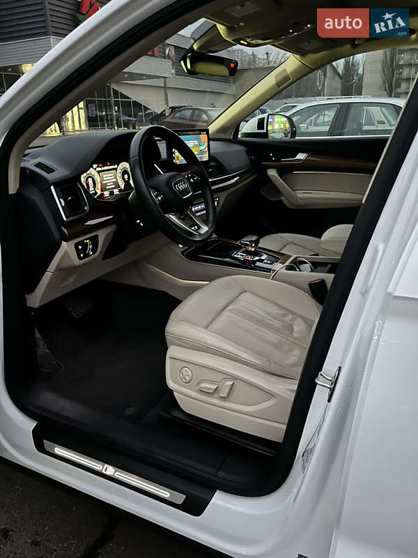 Внедорожник / Кроссовер Audi Q5 2022 в Киеве