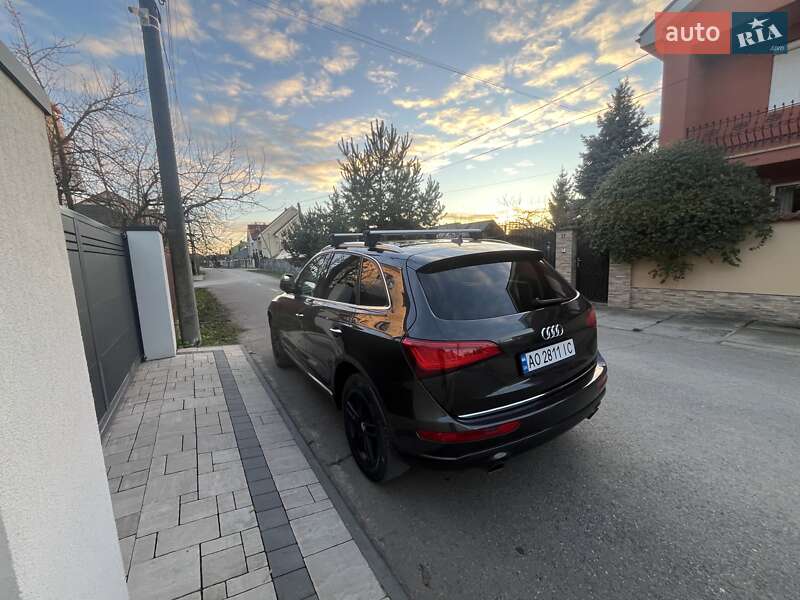 Позашляховик / Кросовер Audi Q5 2015 в Виноградові