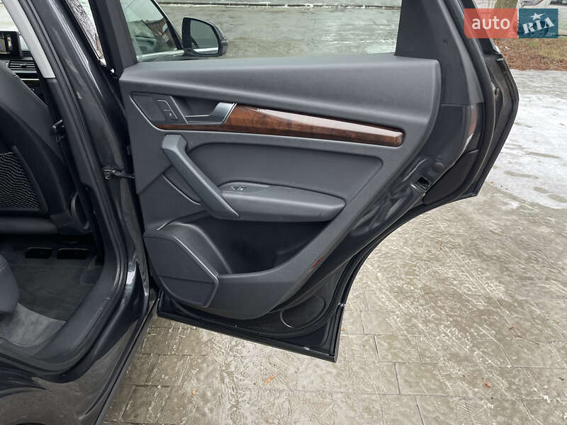 Позашляховик / Кросовер Audi Q5 2020 в Рівному