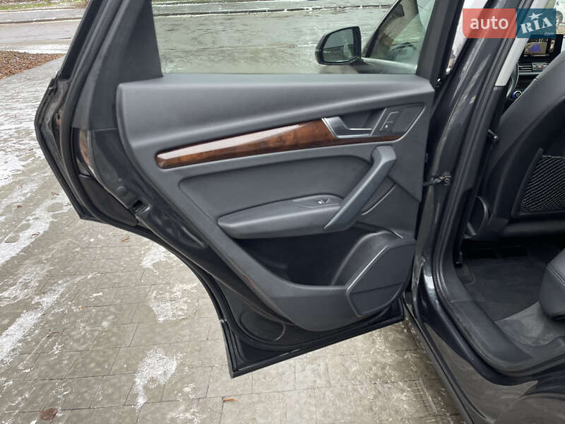 Позашляховик / Кросовер Audi Q5 2020 в Рівному