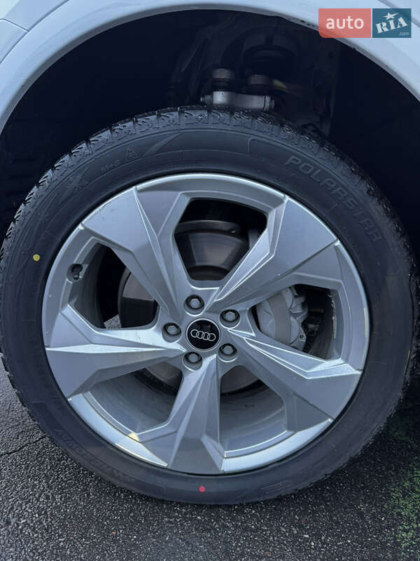 Внедорожник / Кроссовер Audi Q5 2021 в Киеве