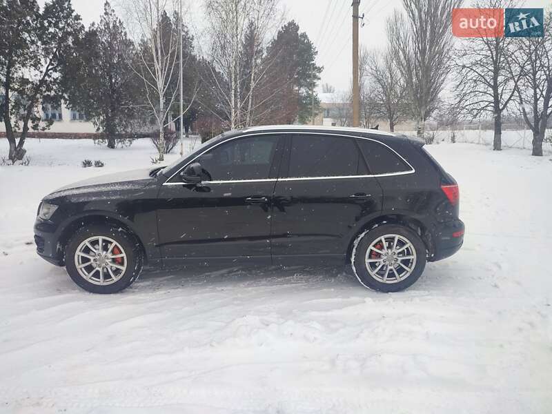 Внедорожник / Кроссовер Audi Q5 2011 в Синельниково