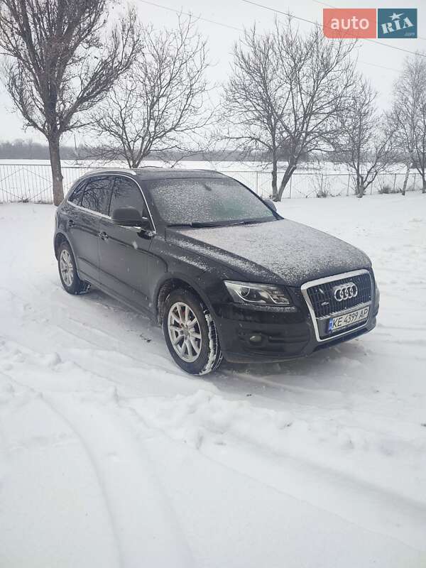 Внедорожник / Кроссовер Audi Q5 2011 в Синельниково
